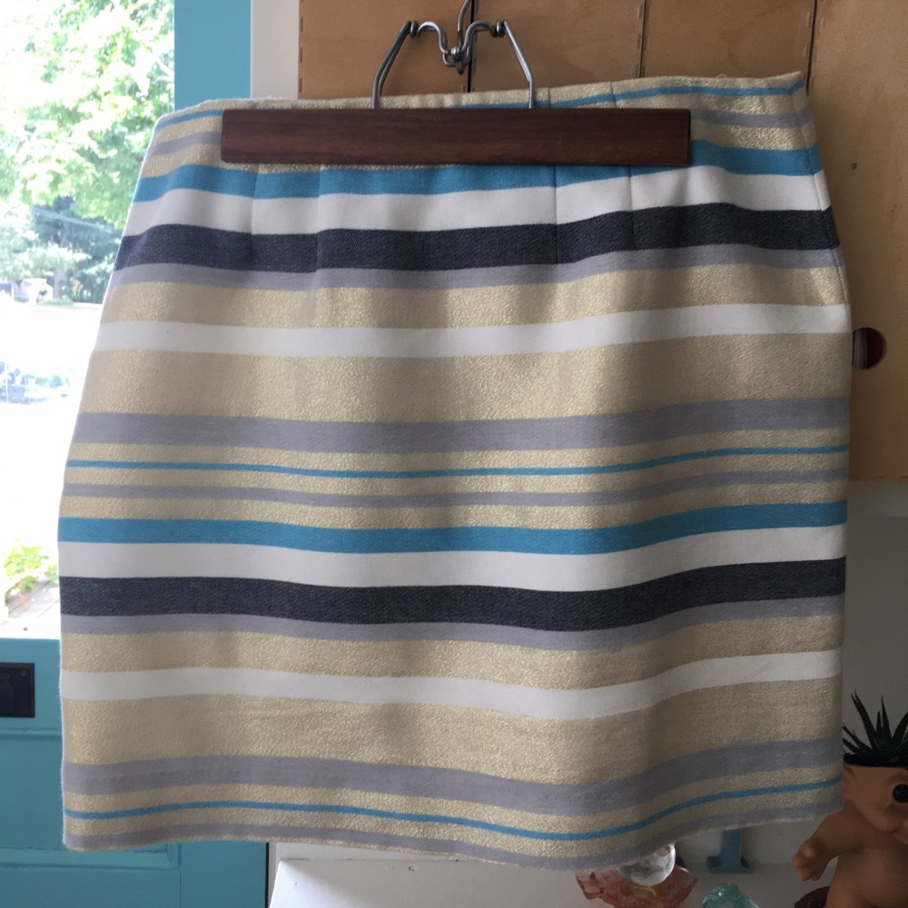 🦋 3 for $25.00 - Ann Taylor Loft  Gold Lurex Stripe Mini Skirt